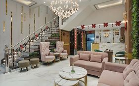 Hotel Saina International - Free Parking -Just 5Mins From Connaught Place & Metro